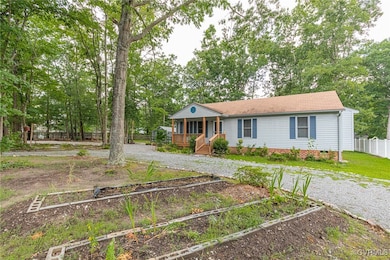 Single story home with covered porch, a garden, dr