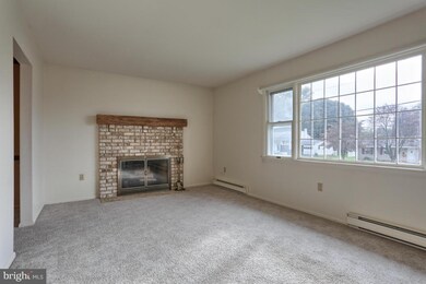 209 E Hemlock St, Palmyra, PA 17078 - photo 5