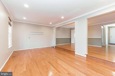 10110 Walnut Wood Ct, Burke, VA 22015 - photo 2