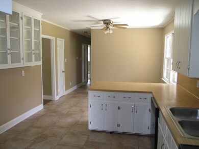 111 Westover Dr, Roanoke Rapids, NC 27870 - photo 6