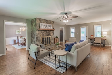 1200 Laurel Springs HD-18