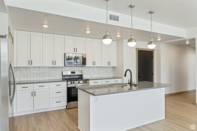 *Photo of similar unit