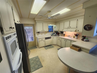 808 53rd Ave E unit 301, Bradenton, FL 34203 - photo 3