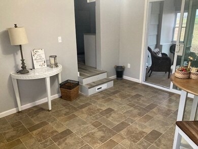 29 Dennis St, Springfield, MA 01118 - photo 2