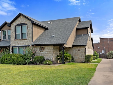 6504 Lago Vista