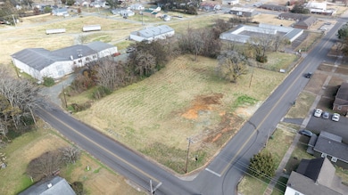 108 S Hook St, Tuscumbia, AL 35674 - photo 4