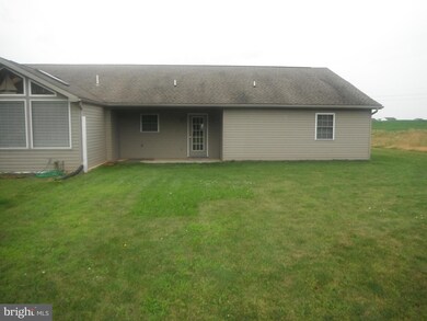 11368 Nicole Dr, Greencastle, PA 17225 - photo 2