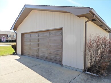 100 Michael Dr, Cranston, RI 02920 - photo 4