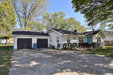 2410 S Fremont Ave, Springfield, MO 65804 - photo 2
