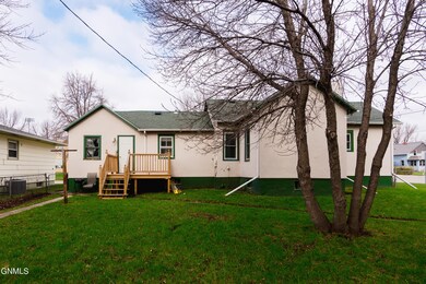 724 4th Ave NW, Jamestown, ND 58401 - photo 3