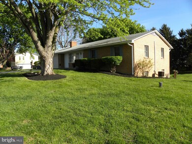 18124 Clearway Dr, Hagerstown, MD 21740 - photo 2