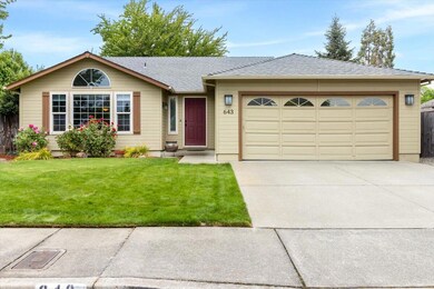 643 SW Leonard St, Grants Pass, OR 97526 - photo 2