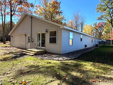 2385 W Houghton Lake Dr, Houghton Lake, MI 48629 - photo 4