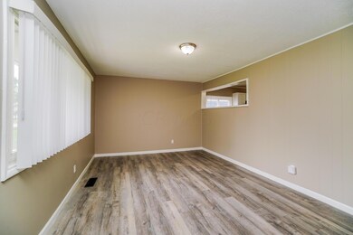 526 Virginia Cir W, Columbus, OH 43213 - photo 6