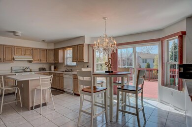 490 Meadowood Rd Jackson NJ-large-010-18