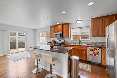 562 N Heights Dr, Eagle Point, OR 97524 - photo 7