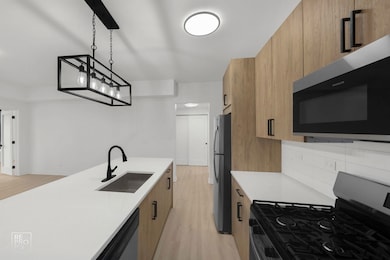 7717 N Sheridan Rd unit 2F, Chicago, IL 60626 - photo 2