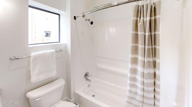 Verde-Unit-2-Bathroom