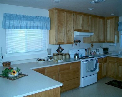 1091 Brookdale Ave, Medford, OR 97504 - photo 5