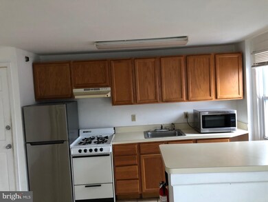 1001 Clifton Ave unit 3RD FLOOR FRONT, Darby, PA 19023 - photo 6