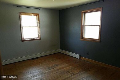 721 Clover Ave, Essex, MD 21221 - photo 5