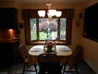 Dinette was beautiful view of the rear yard.