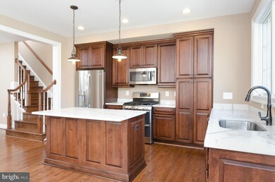 10683 Yorktown Ct, Fairfax, VA 22030 - photo 7