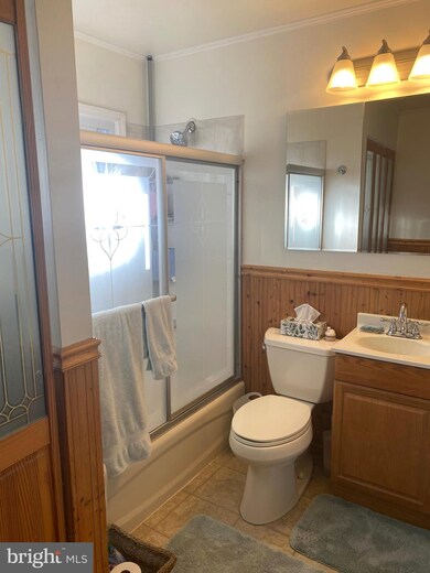 22 Robin Hill Ln, Levittown, PA 19055 - photo 6