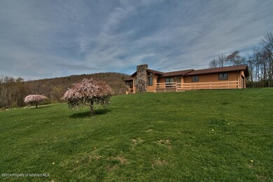 155 Shamrock Ln, Falls, PA 18615 - photo 2