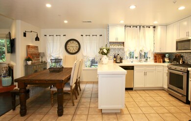 KITCHEN/DINING