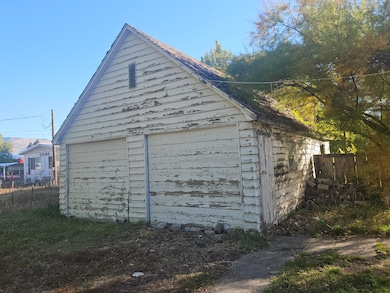 4107 Bisbee St, Klamath Falls, OR 97603 - photo 2