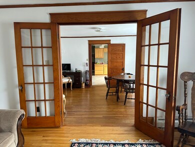 238-240 Franklin Street dining room