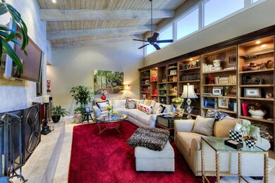 007_Family Room