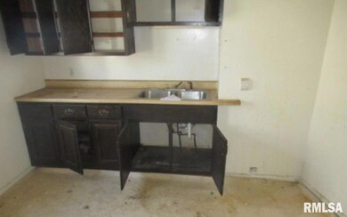 621 W 15th St, Davenport, IA 52803 - photo 7