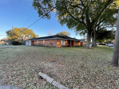 1203 Lawrence St, Rosenberg, TX 77471 - photo 3