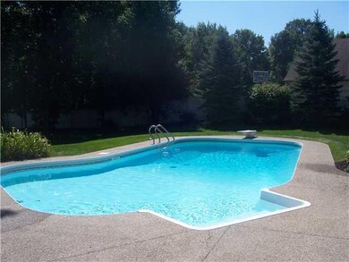 Swimming Pool/Hot Tub/Sauna. Gorgeous inground poo