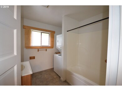 404 E 14th St, the Dalles, OR 97058 - photo 7