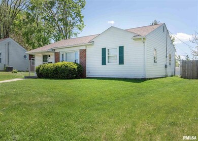 1507 W 37th St, Davenport, IA 52806 - photo 2