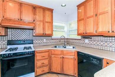 1517 NE 26th St, Moore, OK 73160 - photo 6