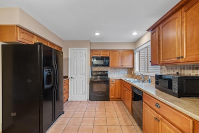 N114W16633 Royal Ct unit 4, Germantown, WI 53022 - photo 3