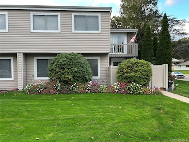 233B Springmeadow Dr unit B, Holbrook, NY 11741 - photo 2