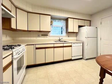 123 Winchester Way, Somerset, NJ 08873 - photo 6