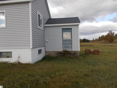 4266 Turtle Rd, Turner, MI 48765 - photo 3