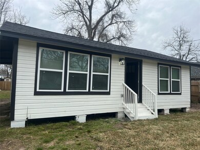 1018 Reverend b j Lewis Dr, Houston, TX 77088 - photo 3