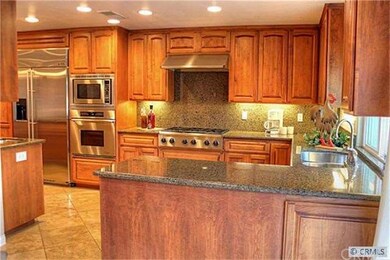 Absolutely gorgeous kitchen with custom cabinets w