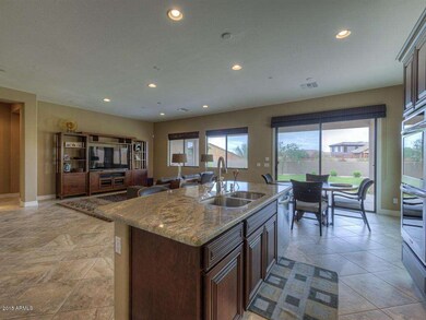 Center Island w/Breakfast Bar
