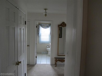 610 Birchwood Ct, Lowell, MI 49331 - photo 6