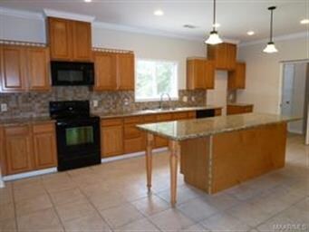 Kitchen has a large Breakfast Bar and lots of gran