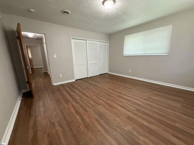 3329 Robin Hood Dr, Spartanburg, SC 29302 - photo 7