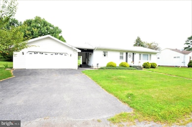 1207 Bayberry Rd, Pen Argyl, PA 18072 - photo 2